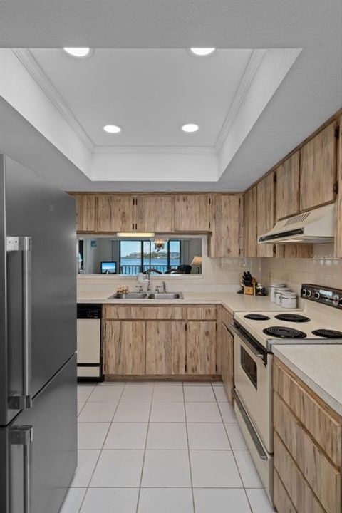 For Sale: $195,000 (2 beds, 2 baths, 1025 Square Feet)