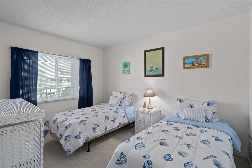 For Sale: $195,000 (2 beds, 2 baths, 1025 Square Feet)