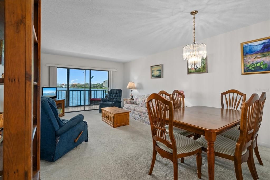 For Sale: $195,000 (2 beds, 2 baths, 1025 Square Feet)