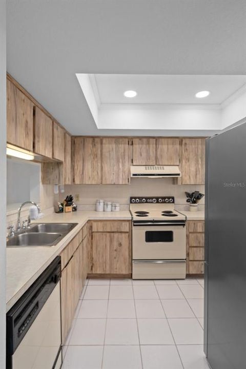 For Sale: $195,000 (2 beds, 2 baths, 1025 Square Feet)