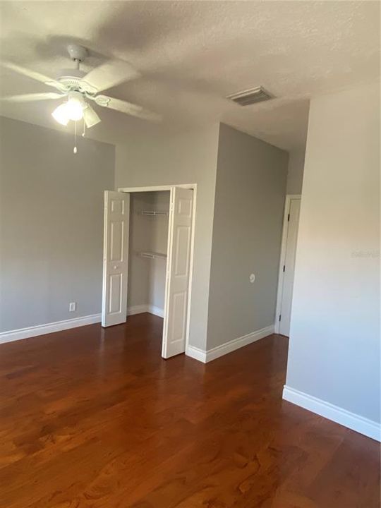 Activo con contrato: $3,900 (3 camas, 3 baños, 2323 Pies cuadrados)