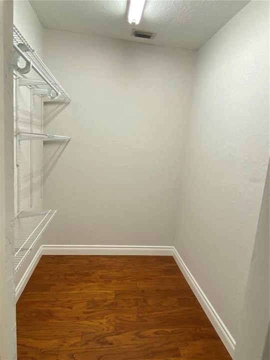 Activo con contrato: $3,900 (3 camas, 3 baños, 2323 Pies cuadrados)