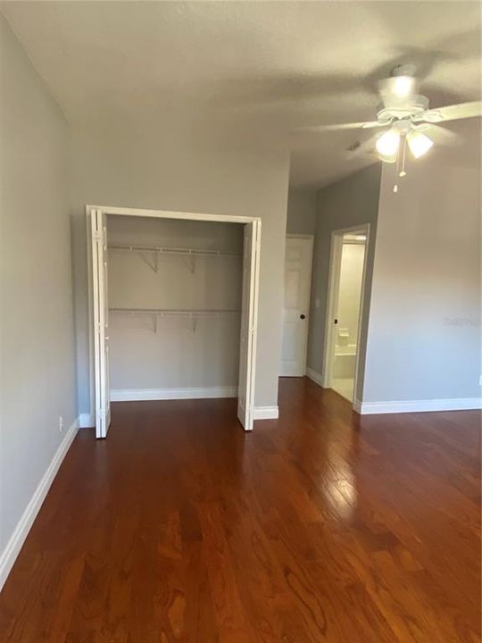 Activo con contrato: $3,900 (3 camas, 3 baños, 2323 Pies cuadrados)