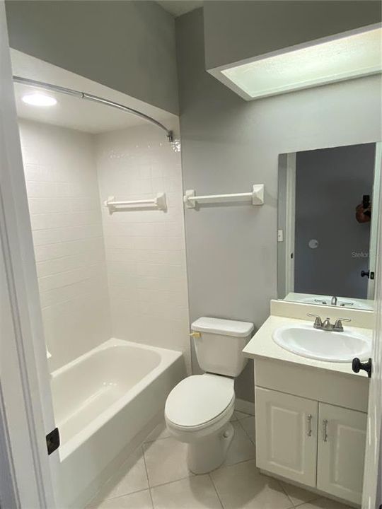 Activo con contrato: $3,900 (3 camas, 3 baños, 2323 Pies cuadrados)