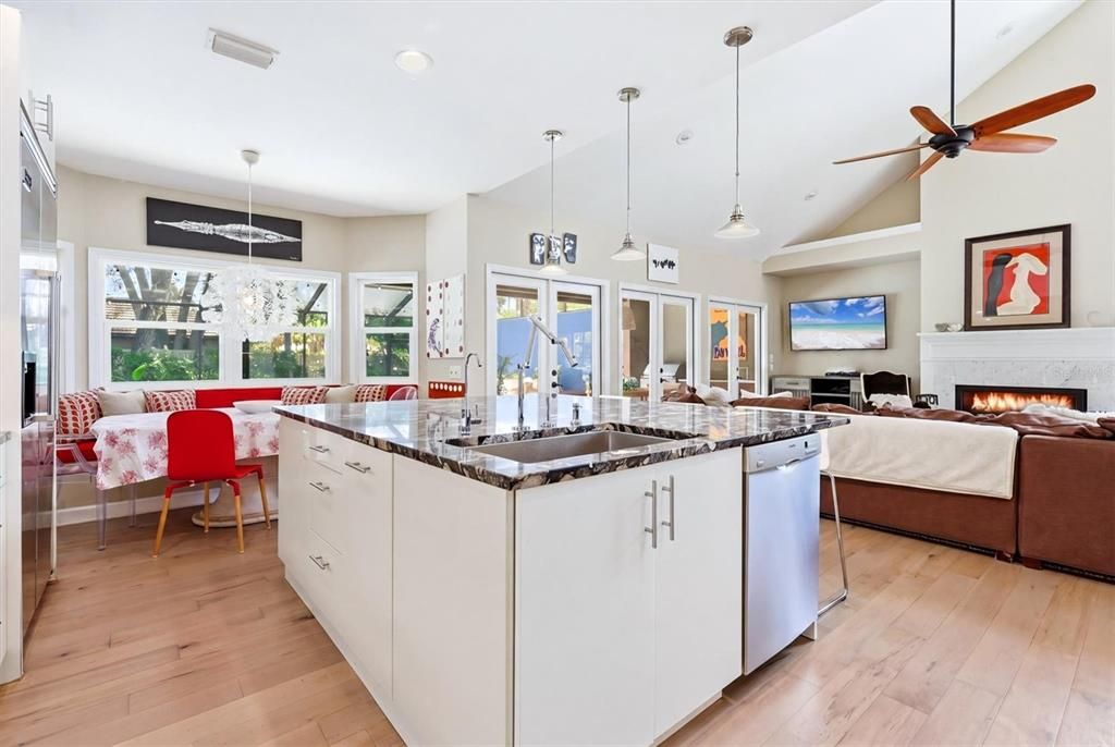 Activo con contrato: $1,599,500 (4 camas, 3 baños, 3103 Pies cuadrados)