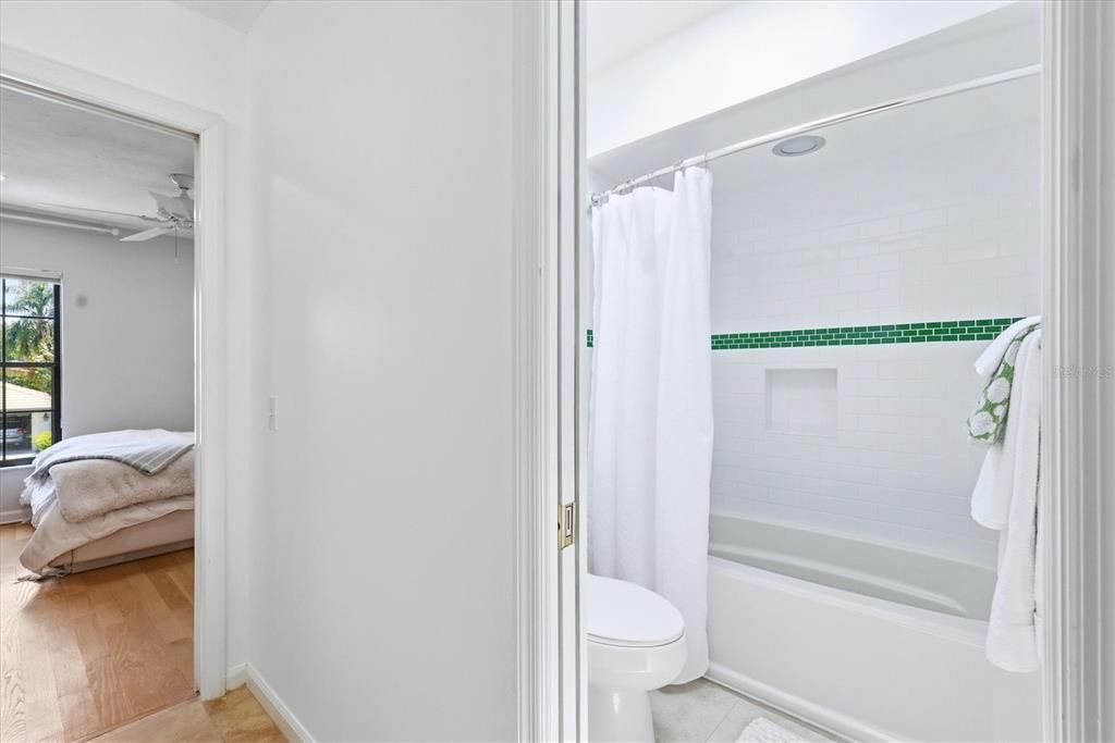 Activo con contrato: $1,599,500 (4 camas, 3 baños, 3103 Pies cuadrados)