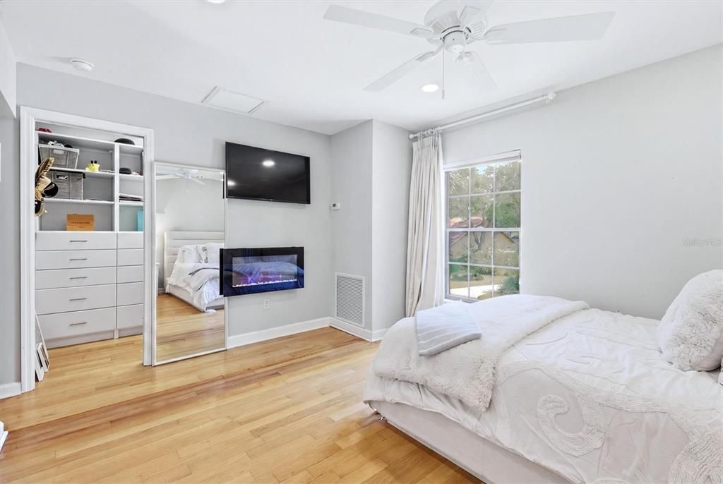 Activo con contrato: $1,599,500 (4 camas, 3 baños, 3103 Pies cuadrados)