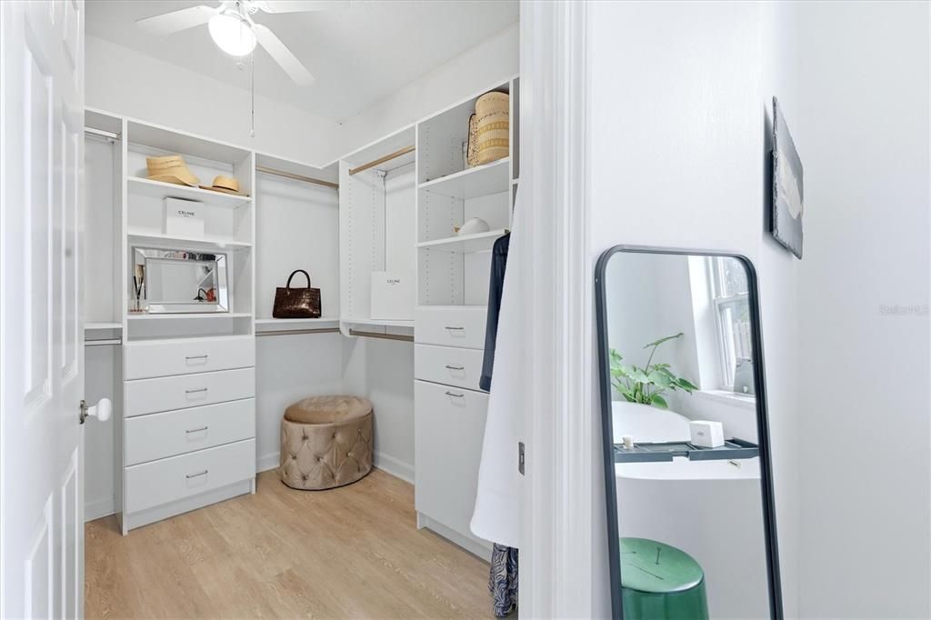 Activo con contrato: $1,599,500 (4 camas, 3 baños, 3103 Pies cuadrados)