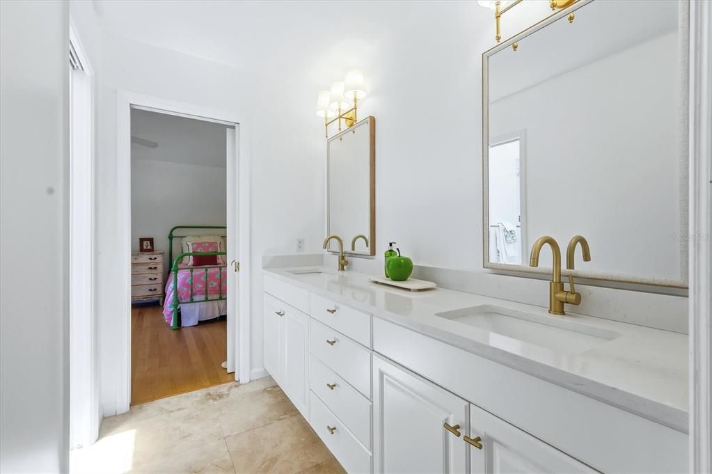 Activo con contrato: $1,599,500 (4 camas, 3 baños, 3103 Pies cuadrados)
