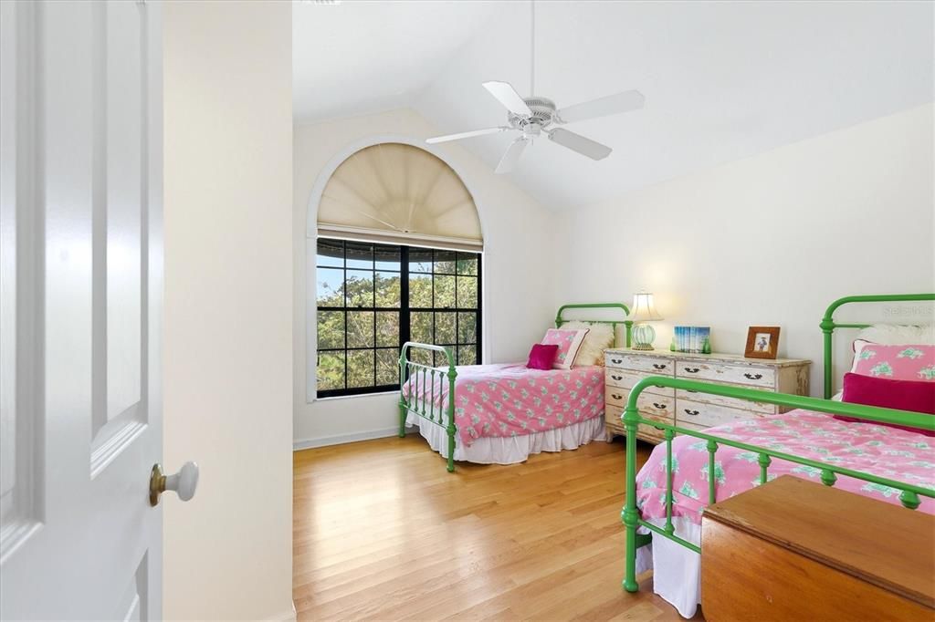 Activo con contrato: $1,599,500 (4 camas, 3 baños, 3103 Pies cuadrados)