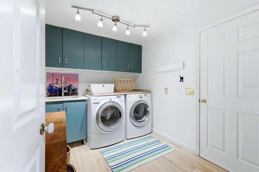 Activo con contrato: $1,599,500 (4 camas, 3 baños, 3103 Pies cuadrados)