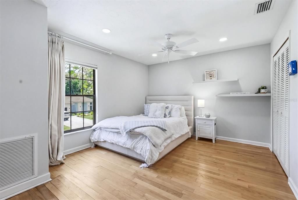 Activo con contrato: $1,599,500 (4 camas, 3 baños, 3103 Pies cuadrados)
