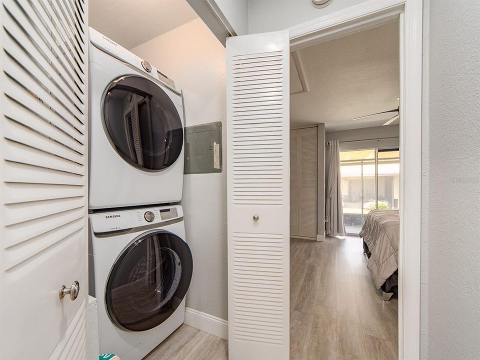 Active With Contract: $145,000 (1 beds, 1 baths, 593 Square Feet)