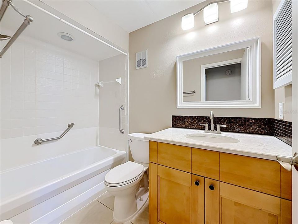For Sale: $240,000 (2 beds, 2 baths, 1135 Square Feet)