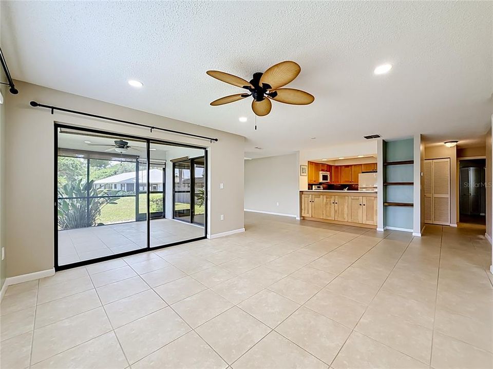 For Sale: $240,000 (2 beds, 2 baths, 1135 Square Feet)