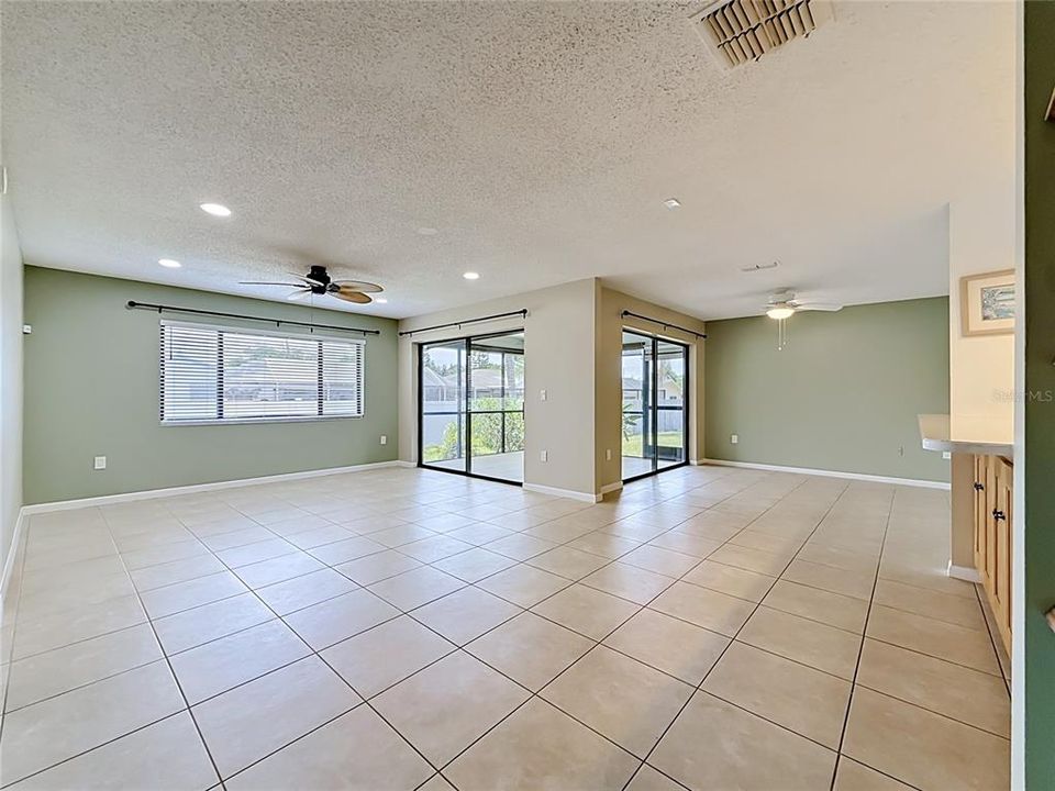 For Sale: $240,000 (2 beds, 2 baths, 1135 Square Feet)