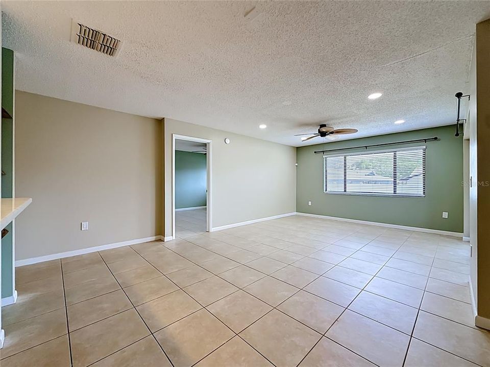 For Sale: $240,000 (2 beds, 2 baths, 1135 Square Feet)
