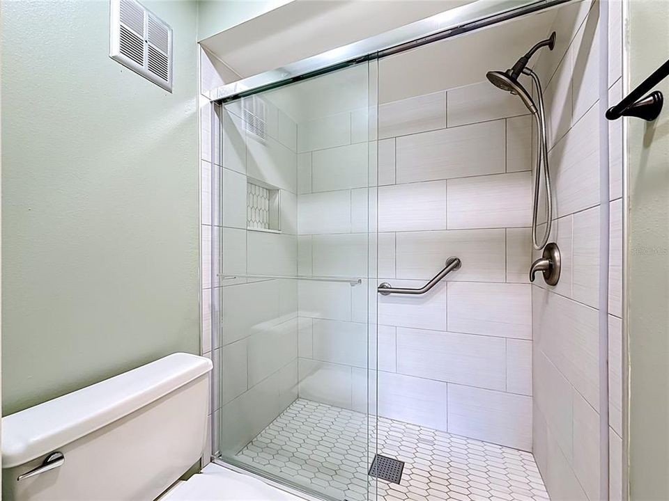 For Sale: $240,000 (2 beds, 2 baths, 1135 Square Feet)