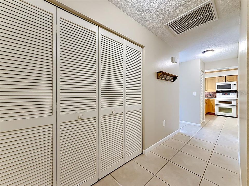 For Sale: $240,000 (2 beds, 2 baths, 1135 Square Feet)