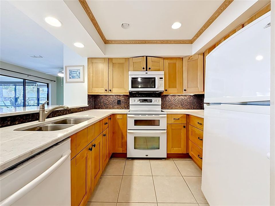 For Sale: $240,000 (2 beds, 2 baths, 1135 Square Feet)