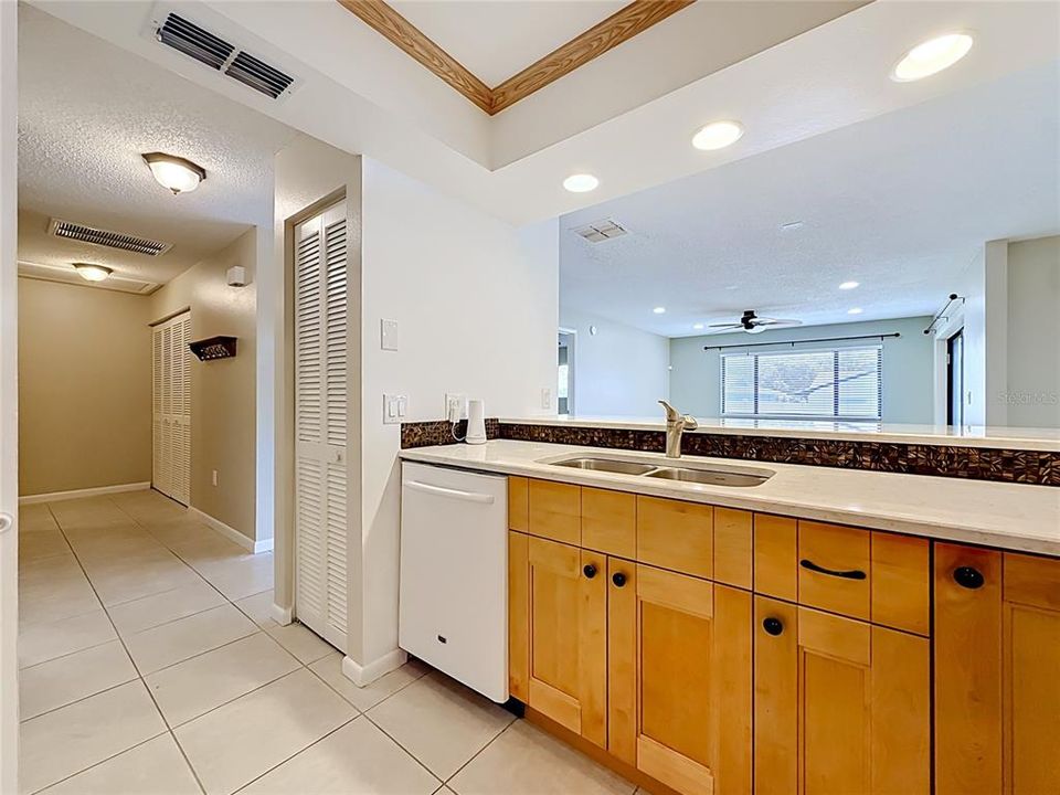 For Sale: $240,000 (2 beds, 2 baths, 1135 Square Feet)