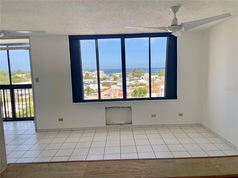 For Sale: $350,000 (1 beds, 1 baths, 630 Square Feet)