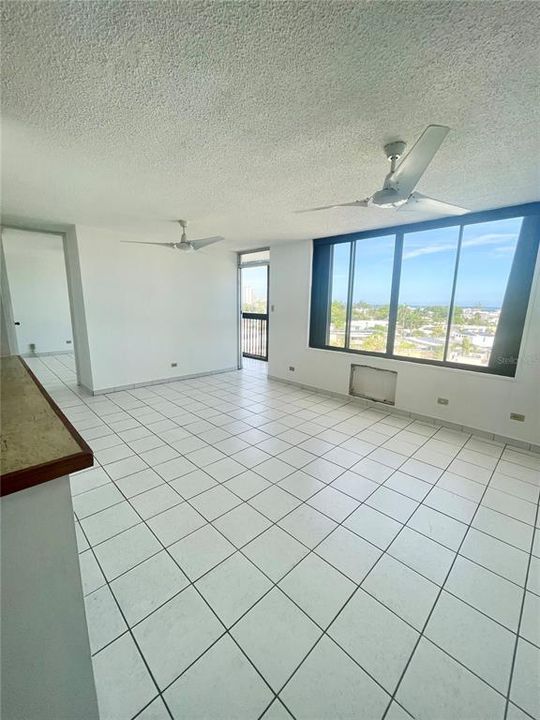 For Sale: $350,000 (1 beds, 1 baths, 630 Square Feet)