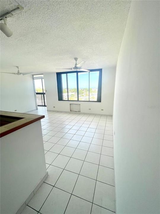 For Sale: $350,000 (1 beds, 1 baths, 630 Square Feet)