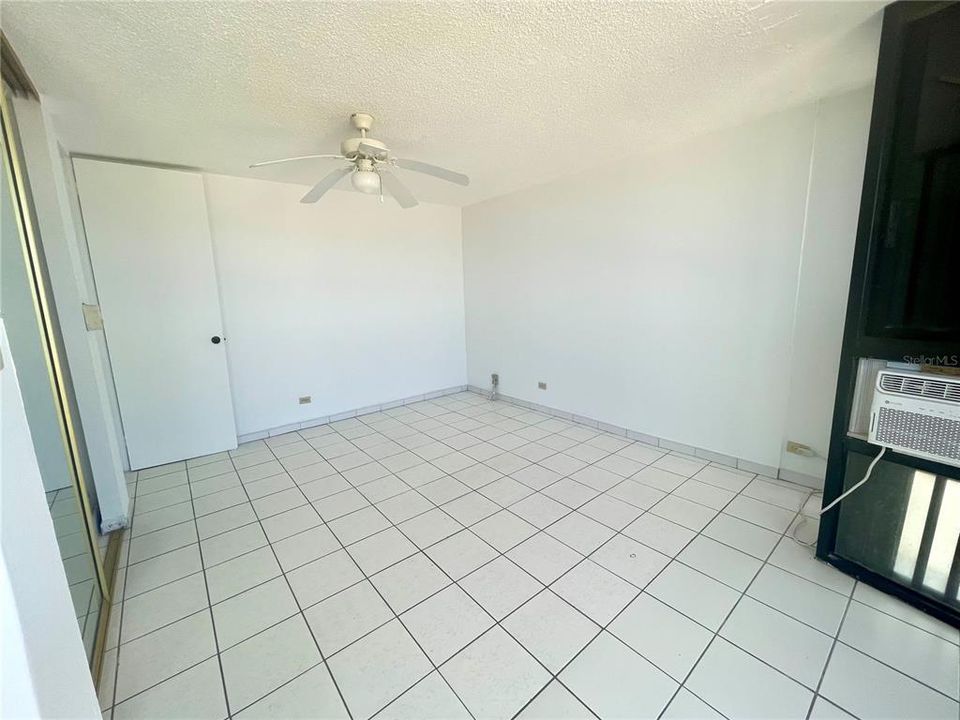 For Sale: $350,000 (1 beds, 1 baths, 630 Square Feet)