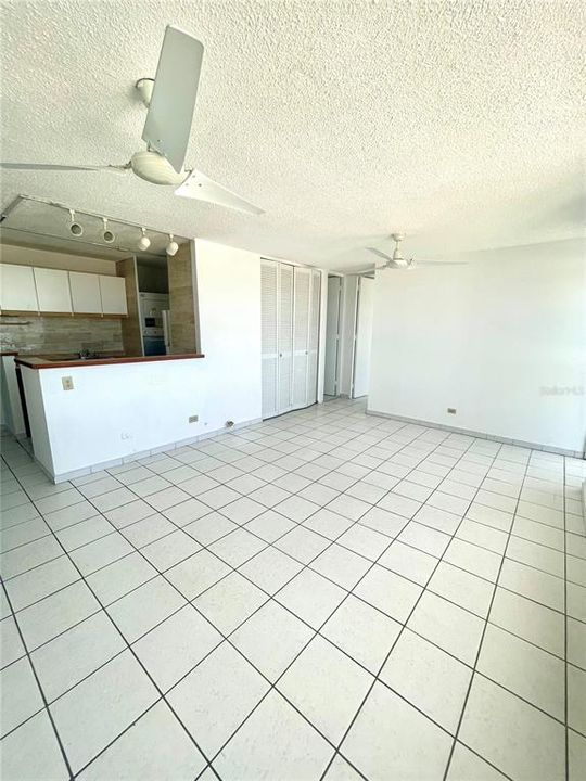 For Sale: $350,000 (1 beds, 1 baths, 630 Square Feet)