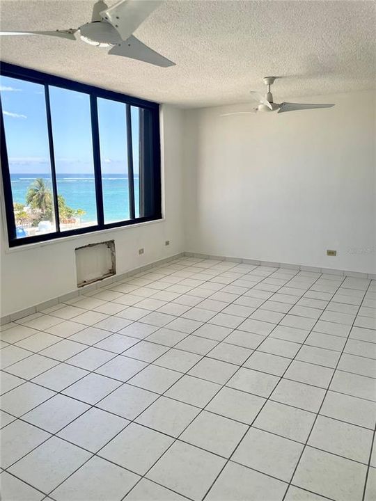 For Sale: $350,000 (1 beds, 1 baths, 630 Square Feet)