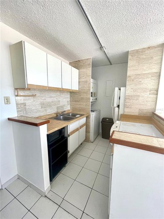 For Sale: $350,000 (1 beds, 1 baths, 630 Square Feet)