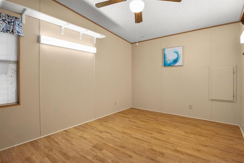 For Sale: $145,000 (3 beds, 2 baths, 1352 Square Feet)