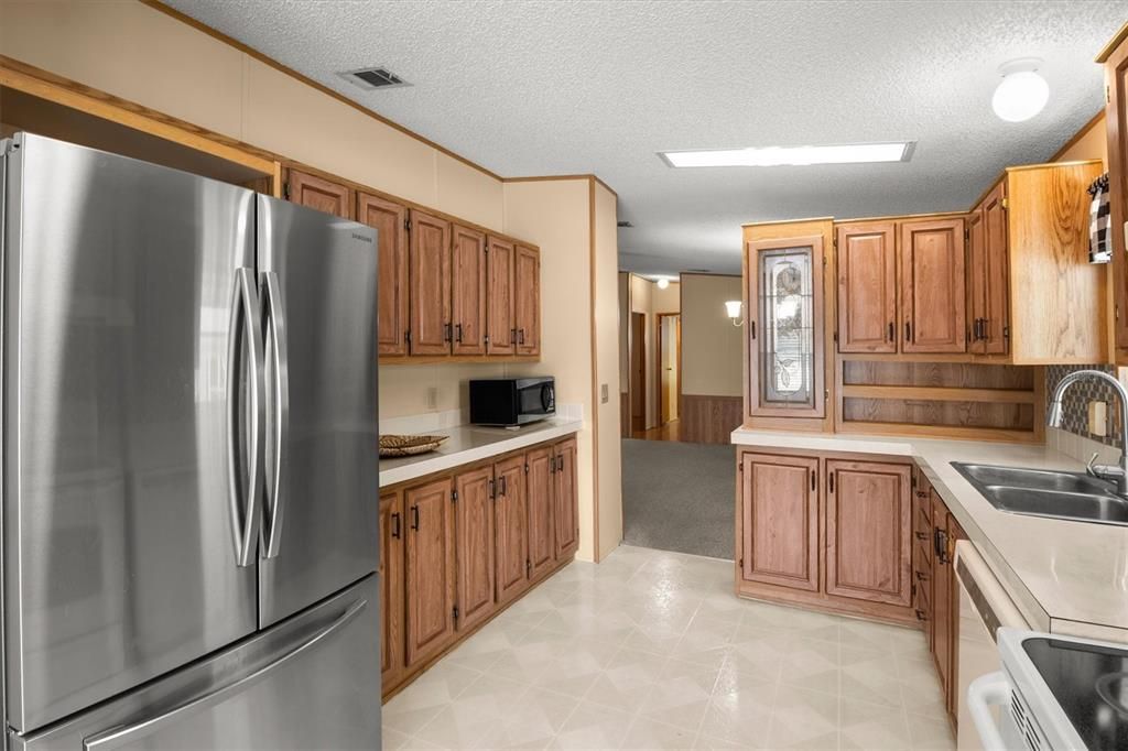 For Sale: $145,000 (3 beds, 2 baths, 1352 Square Feet)