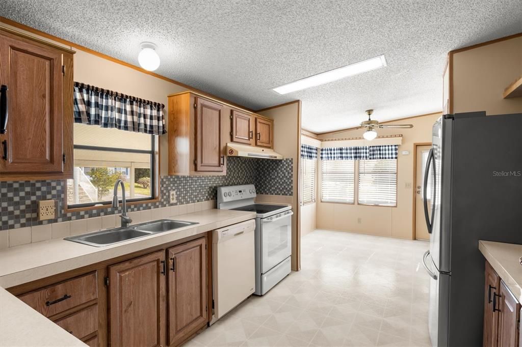 For Sale: $145,000 (3 beds, 2 baths, 1352 Square Feet)