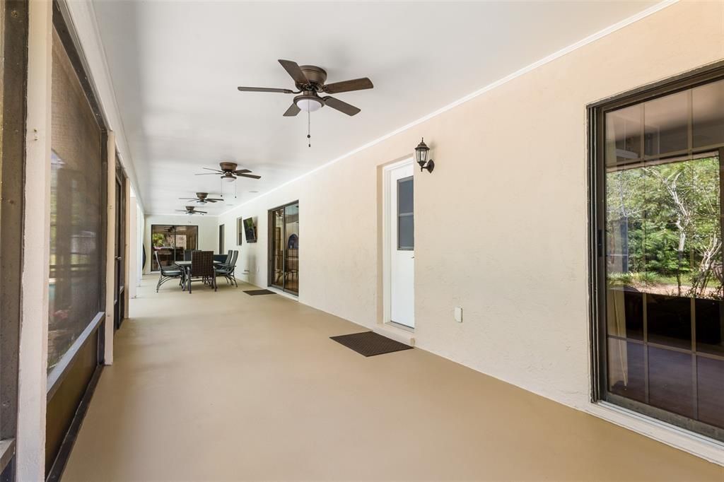 En Venta: $599,900 (4 camas, 2 baños, 2304 Pies cuadrados)