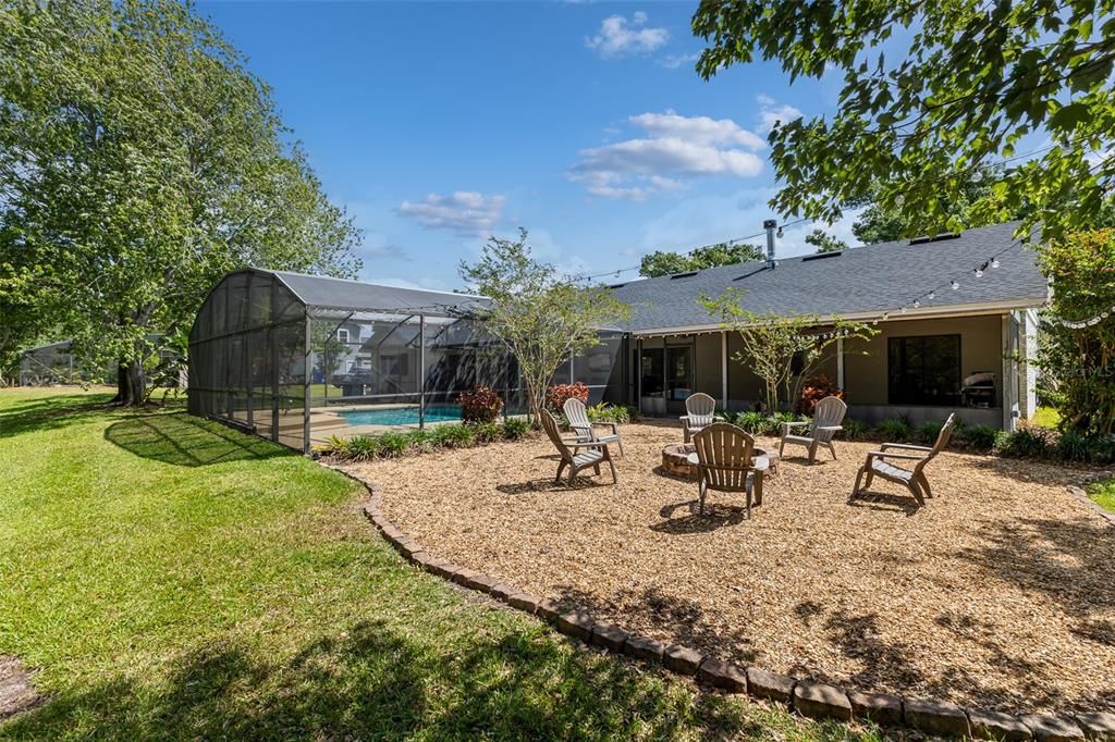 En Venta: $599,900 (4 camas, 2 baños, 2304 Pies cuadrados)