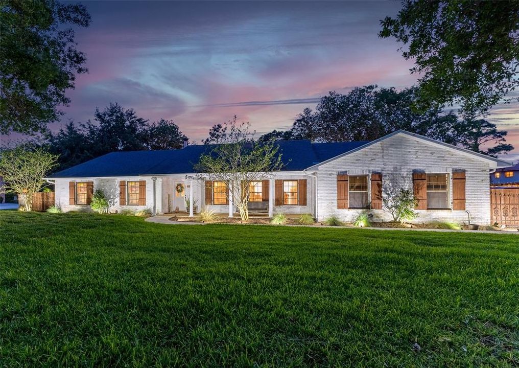 En Venta: $599,900 (4 camas, 2 baños, 2304 Pies cuadrados)