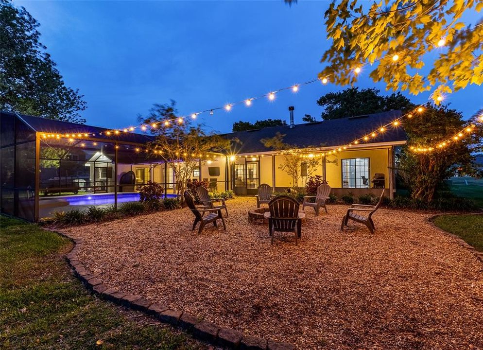 En Venta: $599,900 (4 camas, 2 baños, 2304 Pies cuadrados)