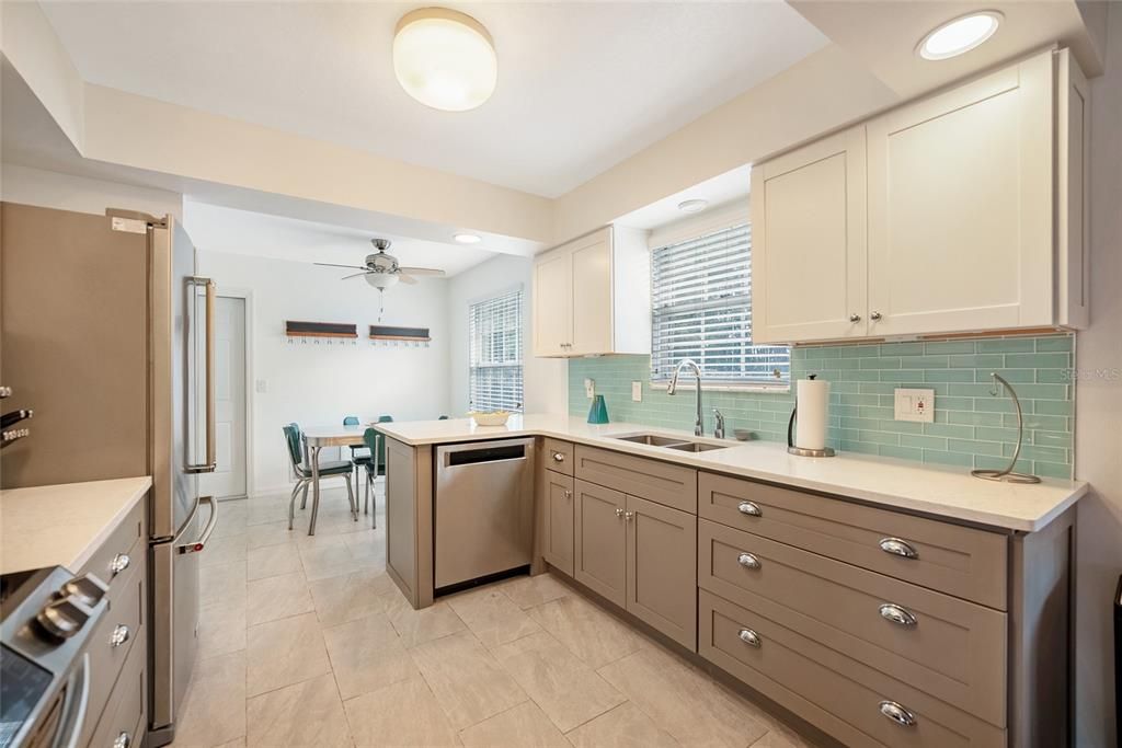 На продажу: $259,900 (3 спален, 2 ванн, 1224 Квадратных фут)