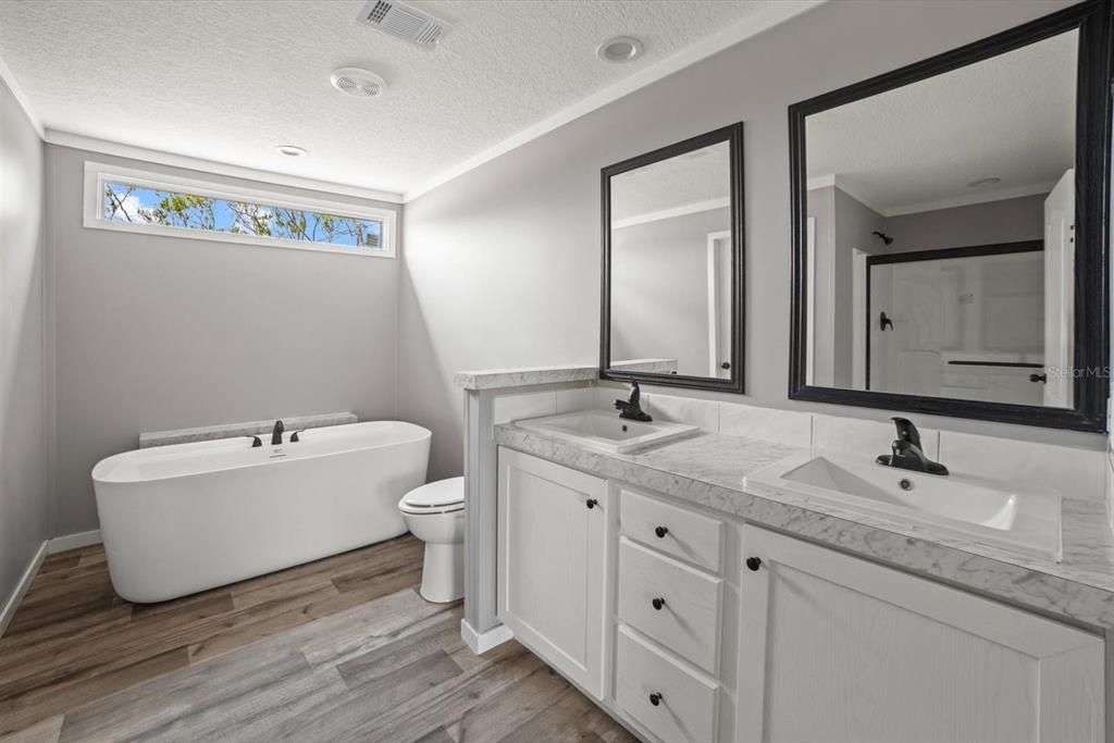 For Sale: $269,975 (3 beds, 2 baths, 1369 Square Feet)