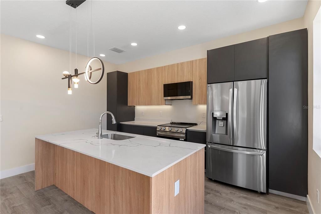En Venta: $590,000 (4 camas, 3 baños, 2143 Pies cuadrados)