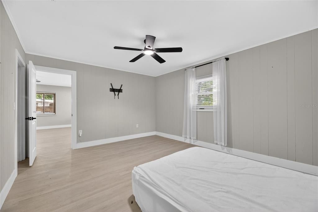 For Sale: $319,995 (3 beds, 2 baths, 1428 Square Feet)