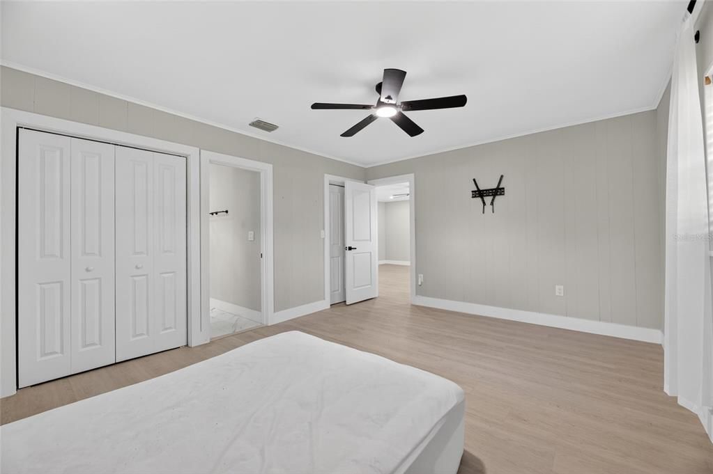 For Sale: $319,995 (3 beds, 2 baths, 1428 Square Feet)