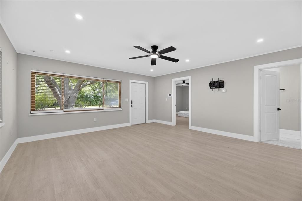 For Sale: $319,995 (3 beds, 2 baths, 1428 Square Feet)