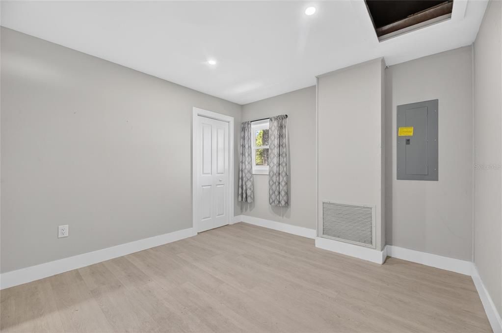 For Sale: $319,995 (3 beds, 2 baths, 1428 Square Feet)