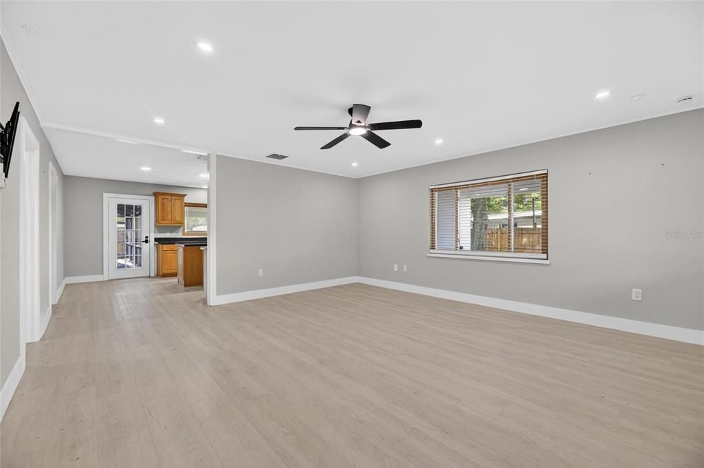 For Sale: $319,995 (3 beds, 2 baths, 1428 Square Feet)