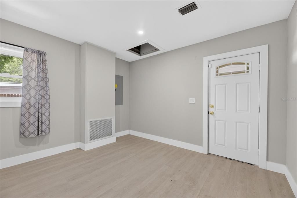 For Sale: $319,995 (3 beds, 2 baths, 1428 Square Feet)