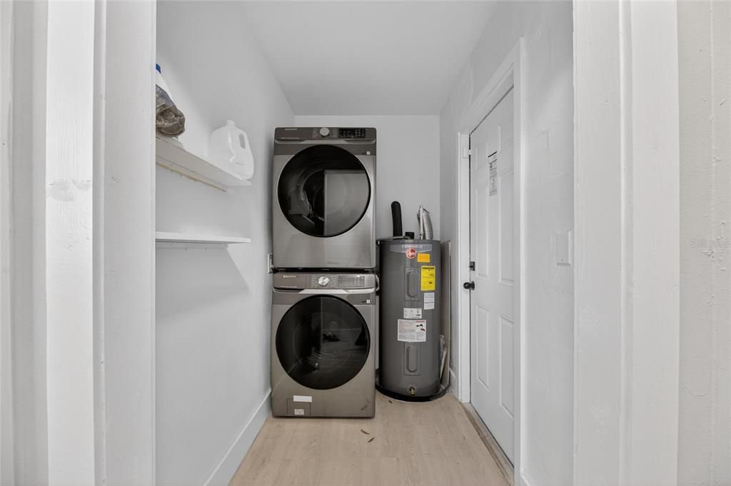 For Sale: $319,995 (3 beds, 2 baths, 1428 Square Feet)