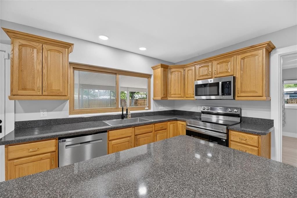 For Sale: $319,995 (3 beds, 2 baths, 1428 Square Feet)